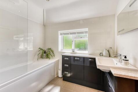 5 Foley Avenue-bathroom.jpg