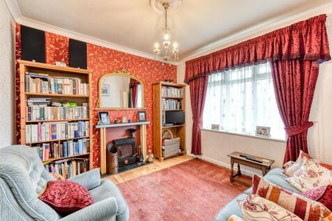 32 Highlands Road-sitting.jpg