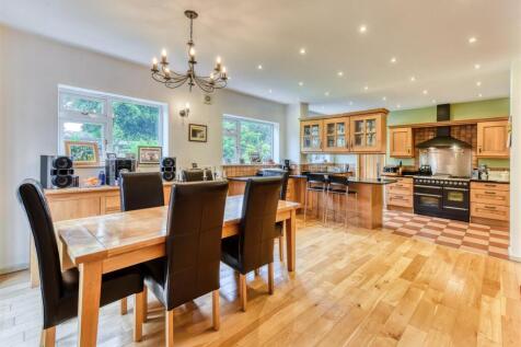 32 Highlands Road-kitchen1.jpg