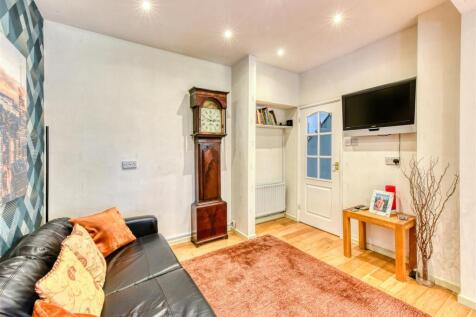 32 Highlands Road-kitchen5.jpg