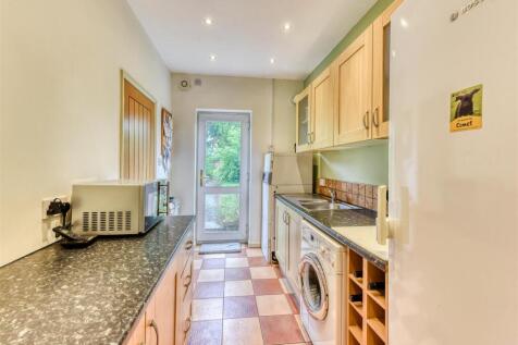 32 Highlands Road-laundry.jpg