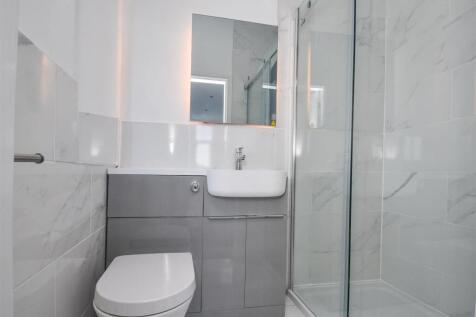 Flat 6, 267 Tettenhall Road - Shower Room.jpg