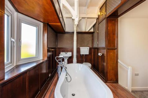 5 Beacon House-ensuite3 OCT23.jpg