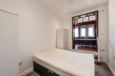 5 Beacon House-bedroom OCT23.jpg