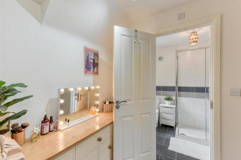 61 Henry Fowler Drive-bed2b.jpg