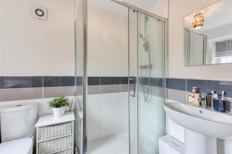 61 Henry Fowler Drive-bed2 ensuite1.jpg