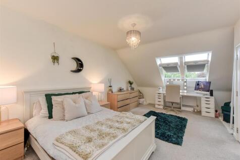 61 Henry Fowler Drive-bed1a.jpg