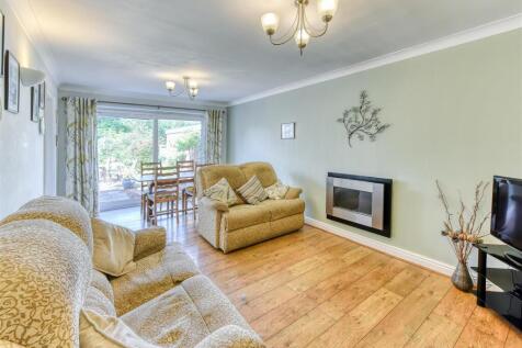 109 Bhylls Lane-lounge1.jpg