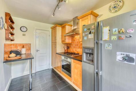 109 Bhylls Lane-kitchen3.jpg