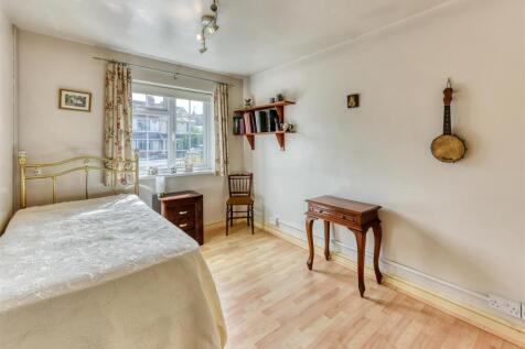 109 Bhylls Lane-bed2.jpg