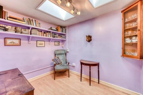 109 Bhylls Lane-bed3.jpg