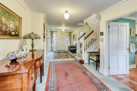 20 Cross Road-hall1.jpg
