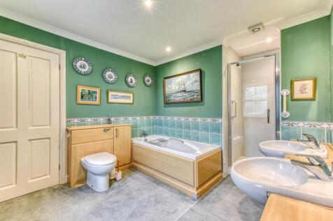 20 Cross Road-bed1 ensuite2 RevA.jpg