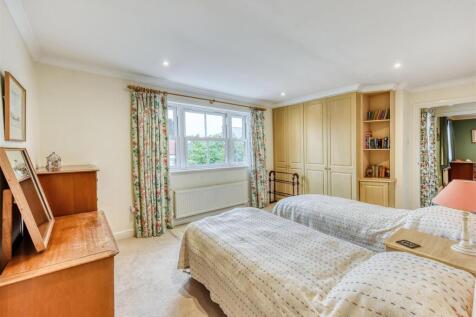 20 Cross Road-bed3.jpg