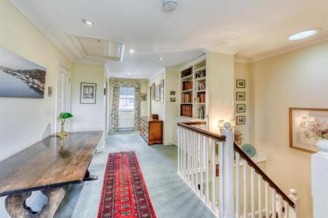 20 Cross Road-landing1.jpg