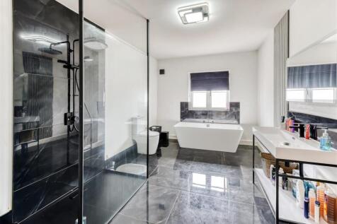 Meadow View-bathroom.jpg
