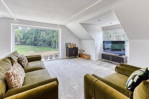 Meadow View-living2.jpg