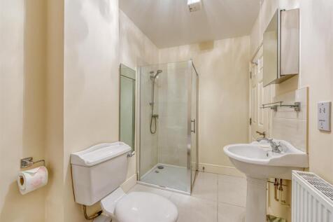 3 The Limes-bathroom1.jpg