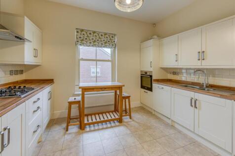 3 The Limes-kitchen.jpg
