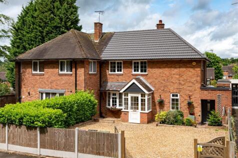 224 Castlecroft Road-front.jpg