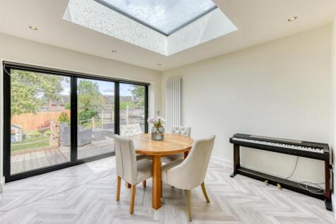 224 Castlecroft Road-dining2.jpg