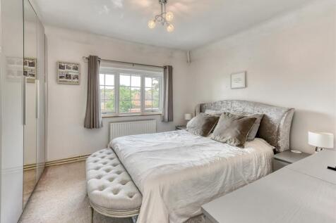 224 Castlecroft Road-bed1.jpg