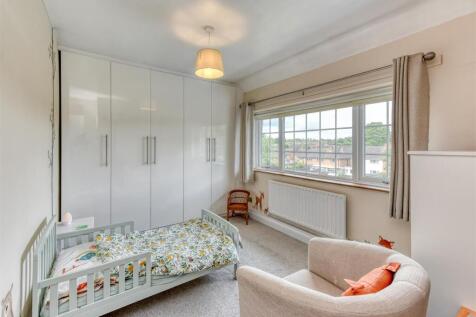 224 Castlecroft Road-bed2.jpg