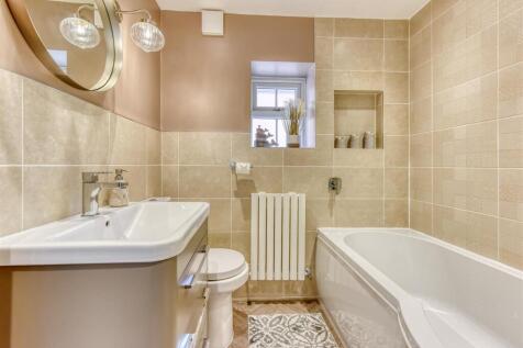 224 Castlecroft Road-bathroom.jpg
