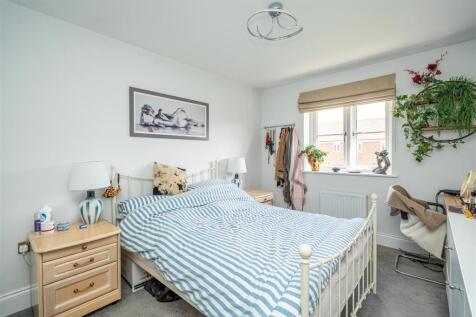 6 Crossfield Crescent (20).jpg