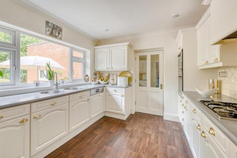 58 Perton Road-kitchen1.jpg
