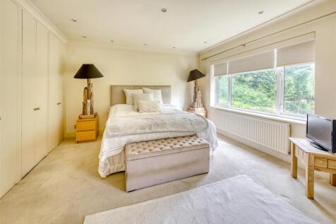 58 Perton Road-bed1b.jpg
