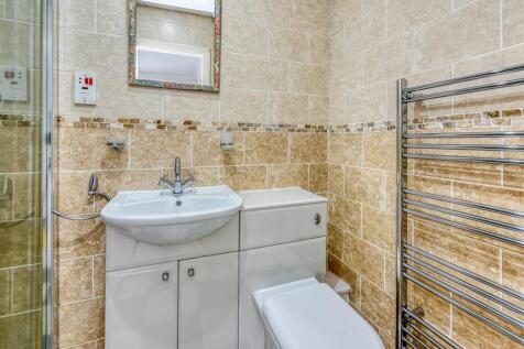 1 Ash Hill-bed2 ensuite.jpg