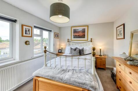 105 Suckling Green Lane-bed2.jpg