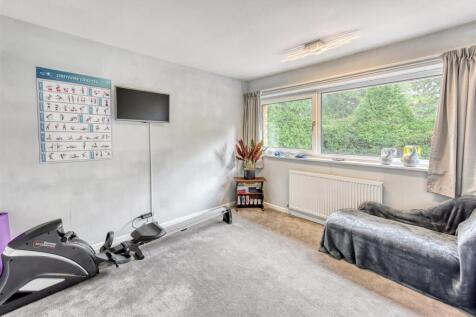 105 Suckling Green Lane-bed3.jpg