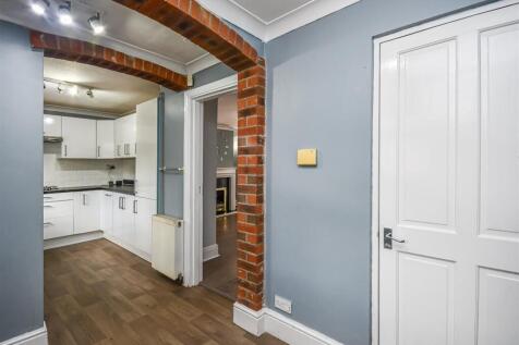 26 Brook Road-Kitchen (2).jpg