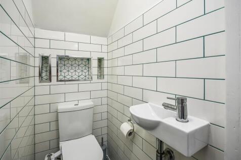 26 Brook Road-Cloakroom.jpg