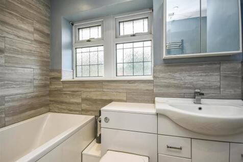 26 Brook Road-Bathroom.jpg