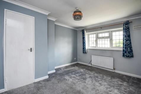 26 Brook Road-Bedroom 1.jpg