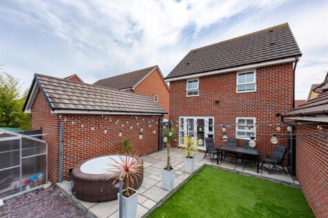 11 Thruxton Avenue-rear.jpg