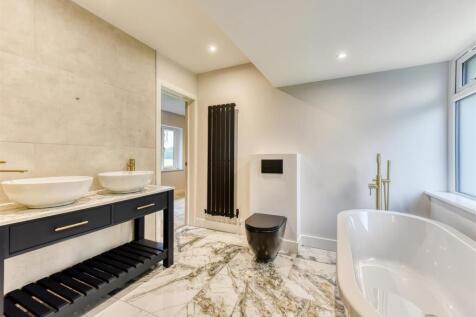 Twin Oaks-bed1 ensuite2 RevA.jpg