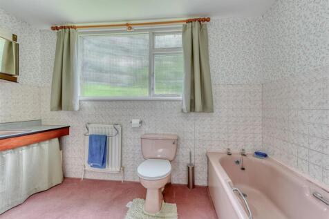 7a Quail Green-bathroom.jpg