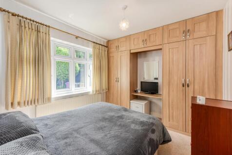 135 Yew Tree Lane-bed2.jpg