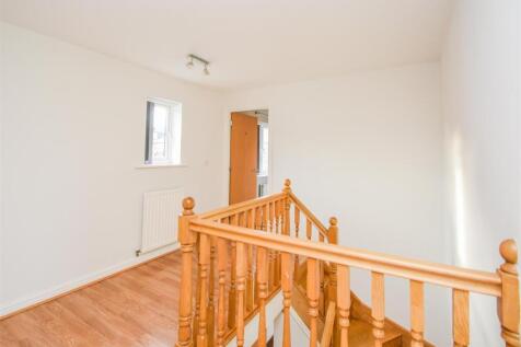 51 Deaconsfield - Landing.jpg
