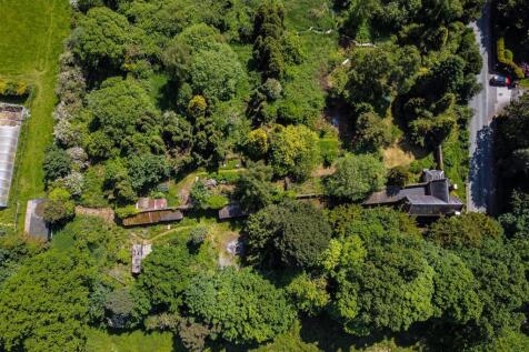 Wergs Hall Gardens-drone4.jpg