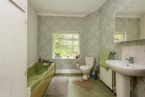 Wergs Hall Gardens-bath.jpg