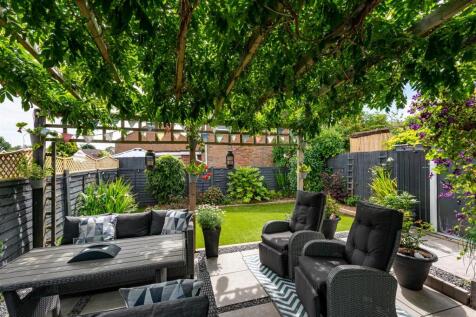 4 Oak Road-garden1.jpg