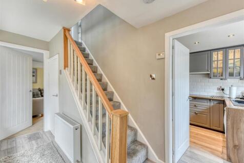 4 Oak Road-hall.jpg