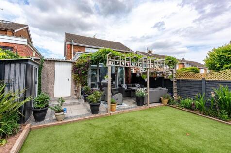 4 Oak Road-garden3.jpg
