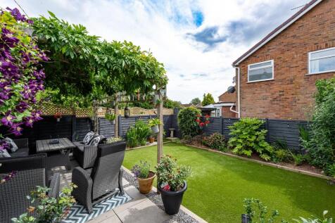 4 Oak Road-garden2.jpg
