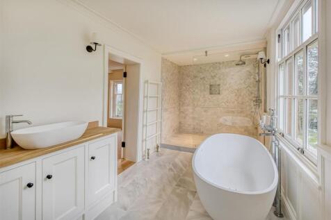 The Old Manor House-bed2 ensuite2.jpg